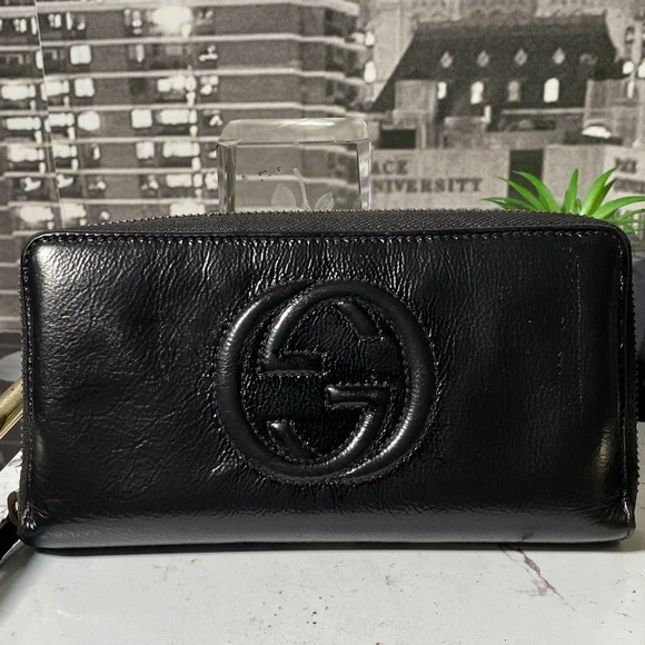 Authentic GUCCI SOHO Interlocking G Patent Leather Zippy Wallet - Picture 6 of 17